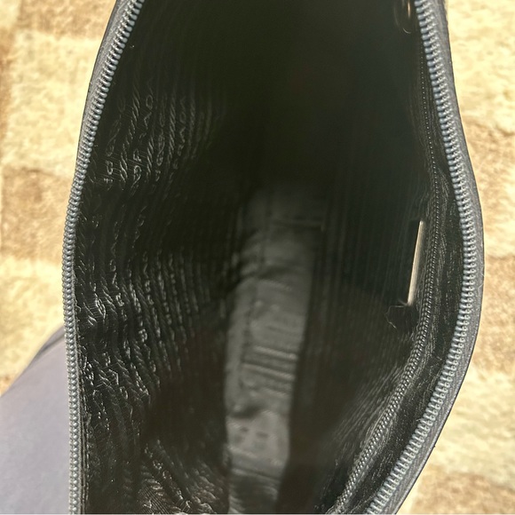 Prada Vintage Vitello Metallo Cleo Shoulder Bag w/ authentication certificate - Picture 7 of 11